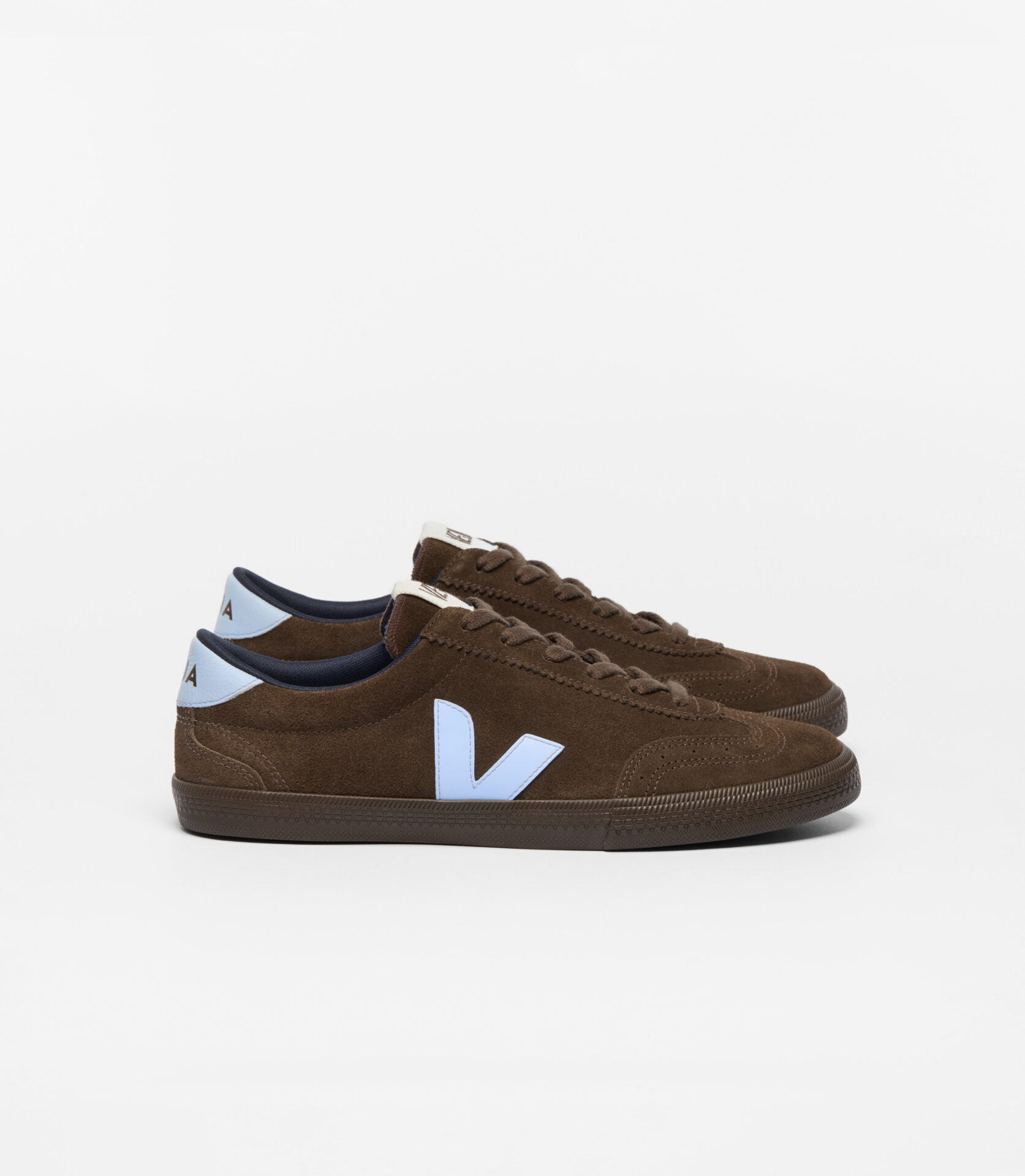 VO320888A Volley Suede Swan