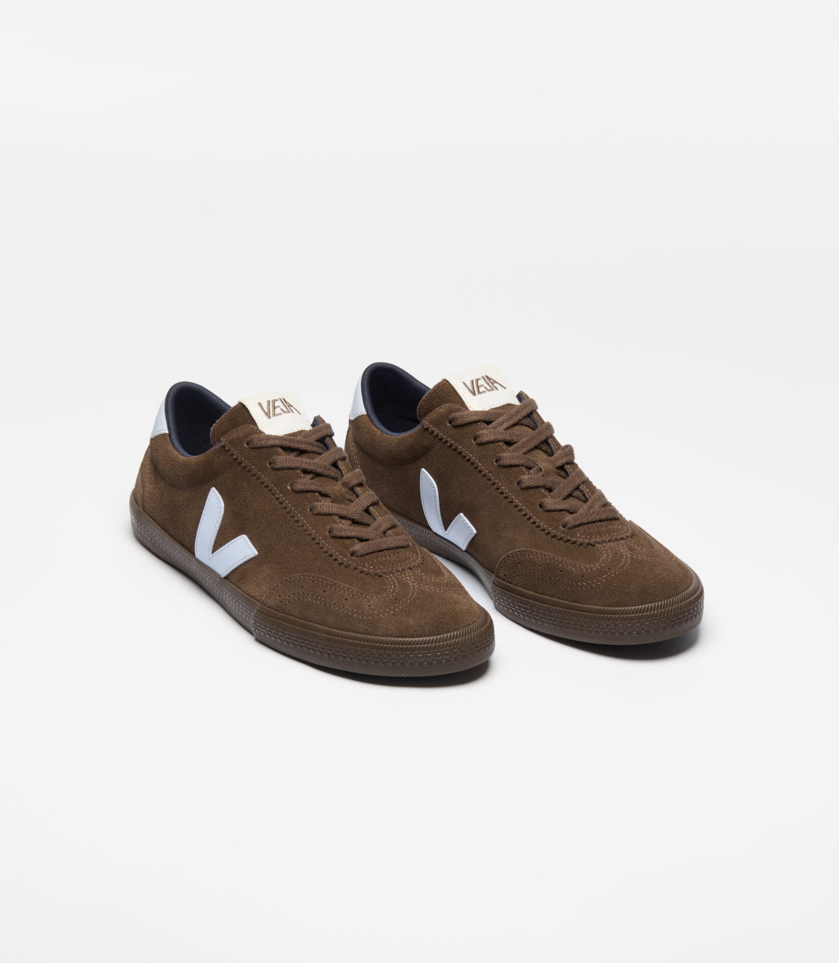 VO320888A Volley Suede Swan